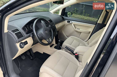 Мінівен Volkswagen Touran 2011 в 