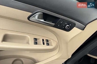 Мінівен Volkswagen Touran 2011 в 