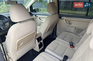 Мінівен Volkswagen Touran 2011 в 