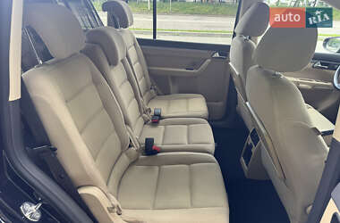 Мінівен Volkswagen Touran 2011 в 