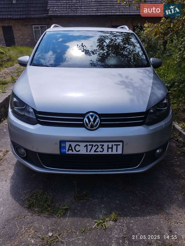 Минивэн Volkswagen Touran 2014 в 
