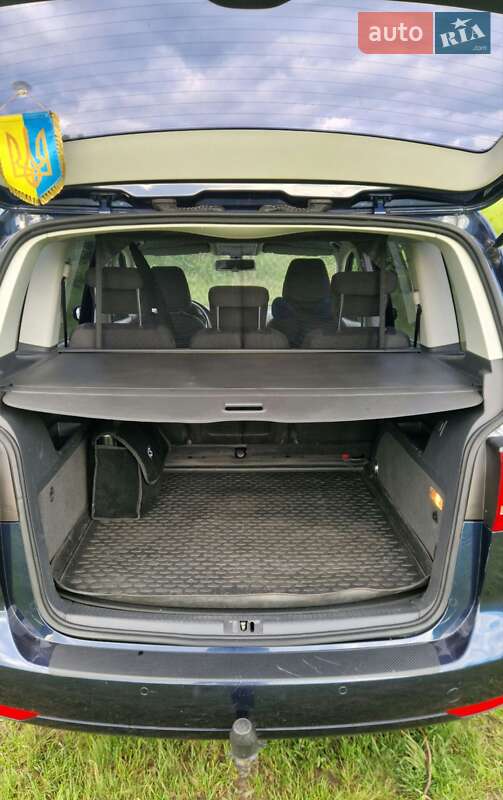 Минивэн Volkswagen Touran 2011 в Калиновке