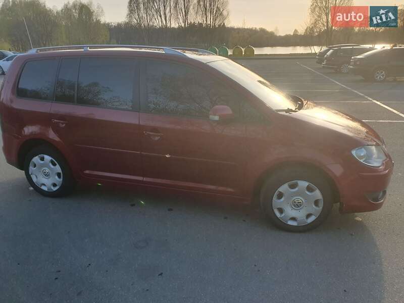 Мінівен Volkswagen Touran 2007 в Бучі