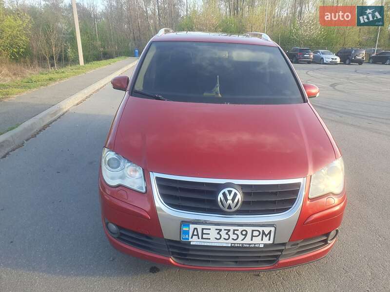 Мінівен Volkswagen Touran 2007 в Бучі