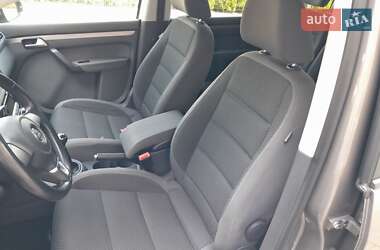 Минивэн Volkswagen Touran 2011 в 