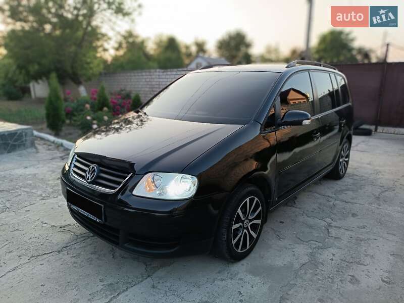 Минивэн Volkswagen Touran 2006 в Днепре