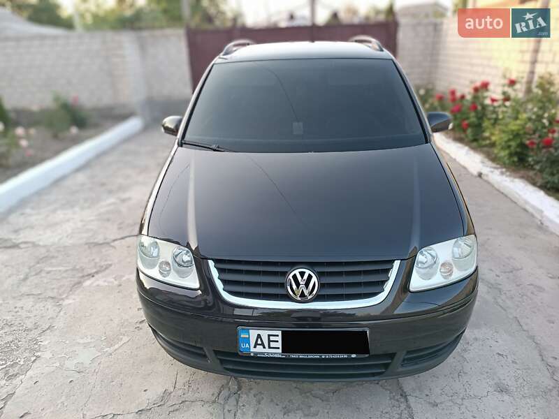 Минивэн Volkswagen Touran 2006 в Днепре