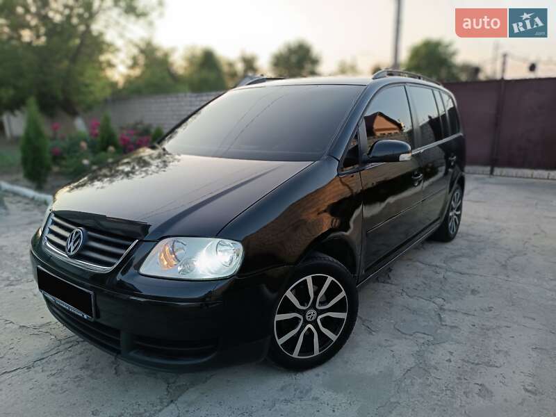 Минивэн Volkswagen Touran 2006 в Днепре