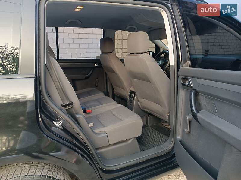 Минивэн Volkswagen Touran 2006 в Днепре