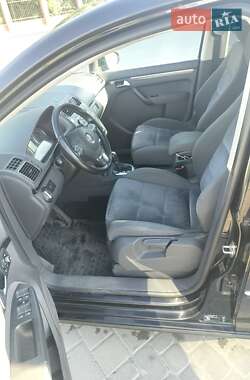 Мінівен Volkswagen Touran 2011 в 