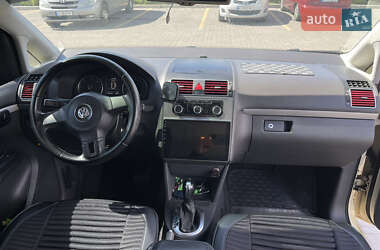 Минивэн Volkswagen Touran 2011 в 