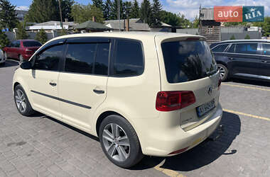 Минивэн Volkswagen Touran 2011 в 