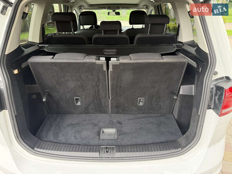 Мікровен Volkswagen Touran 2017 в Стрию