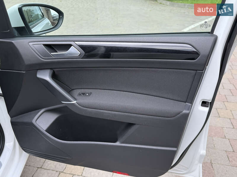 Мікровен Volkswagen Touran 2017 в Стрию