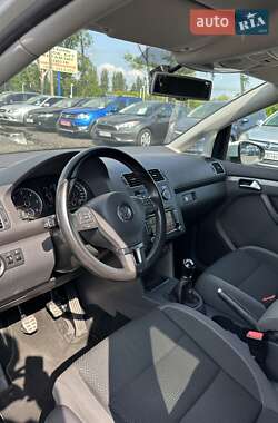 Минивэн Volkswagen Touran 2013 в 