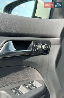 Минивэн Volkswagen Touran 2013 в 