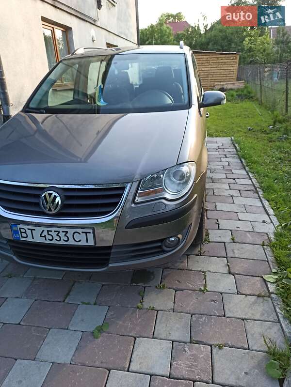 Мінівен Volkswagen Touran 2007 в Городку
