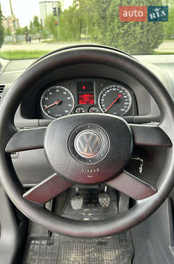 Мінівен Volkswagen Touran 2005 в 