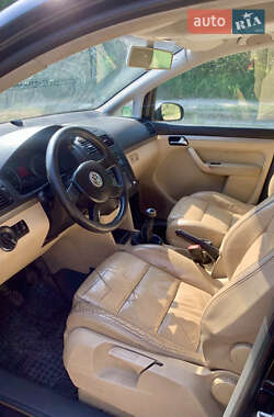 Минивэн Volkswagen Touran 2003 в 