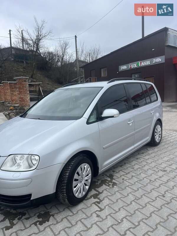 Минивэн Volkswagen Touran 2004 в Камне-Каширском