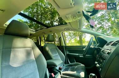 Мінівен Volkswagen Touran 2012 в 
