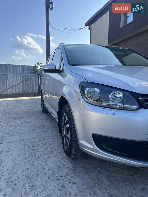 Мінівен Volkswagen Touran 2011 в Калуші