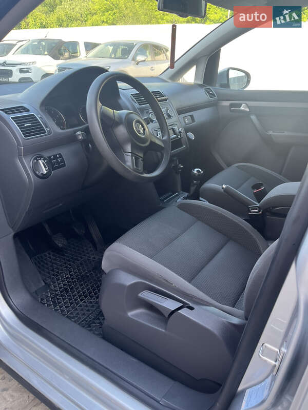 Мінівен Volkswagen Touran 2011 в Калуші