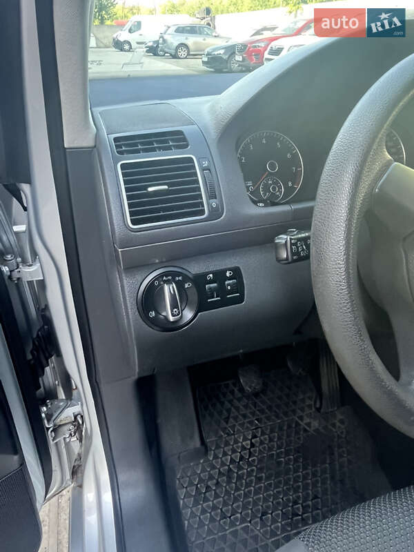 Мінівен Volkswagen Touran 2011 в Калуші
