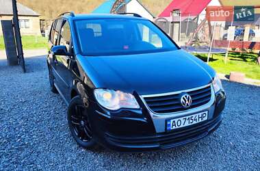 Минивэн Volkswagen Touran 2007 в Хусте