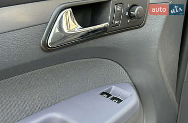 Минивэн Volkswagen Touran 2005 в 