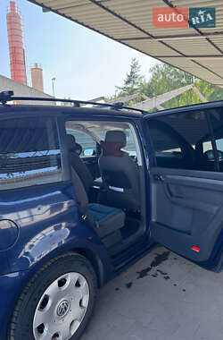Минивэн Volkswagen Touran 2004 в 