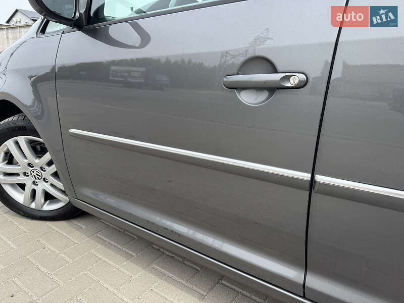 Минивэн Volkswagen Touran 2011 в Белой Церкви