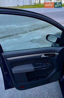 Минивэн Volkswagen Touran 2008 в 