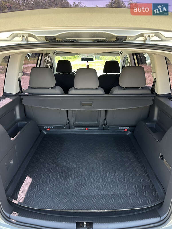 Мінівен Volkswagen Touran 2010 в Ковелі