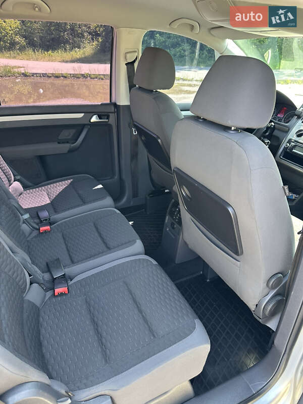 Мінівен Volkswagen Touran 2010 в Ковелі