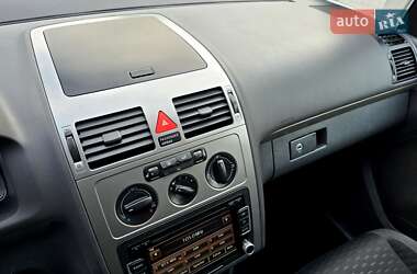 Минивэн Volkswagen Touran 2009 в 