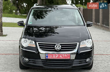 Минивэн Volkswagen Touran 2010 в Староконстантинове