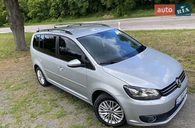 Минивэн Volkswagen Touran 2015 в 