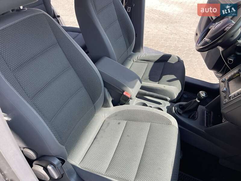 Минивэн Volkswagen Touran 2011 в Кременце