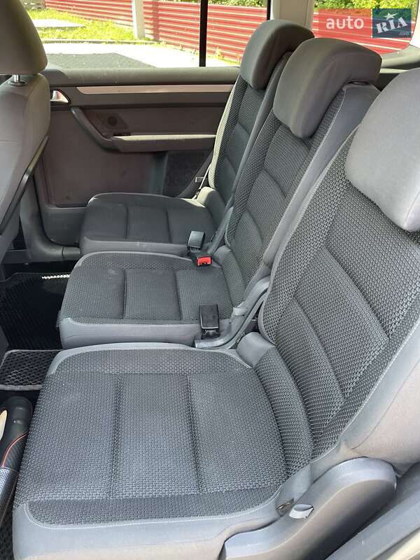 Минивэн Volkswagen Touran 2011 в Кременце