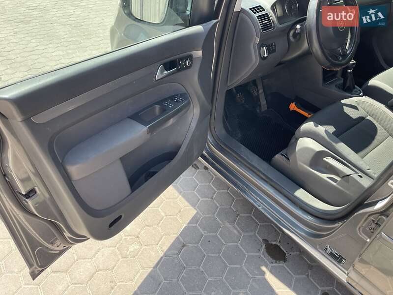 Минивэн Volkswagen Touran 2011 в Кременце