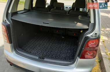 Минивэн Volkswagen Touran 2008 в Киеве