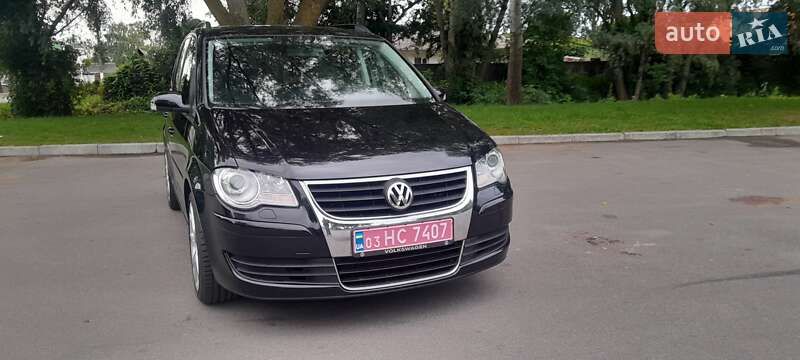 Мінівен Volkswagen Touran 2009 в Києві