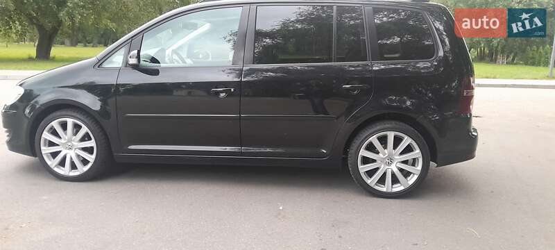 Мінівен Volkswagen Touran 2009 в Києві