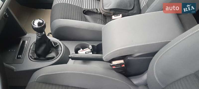 Мінівен Volkswagen Touran 2009 в Києві