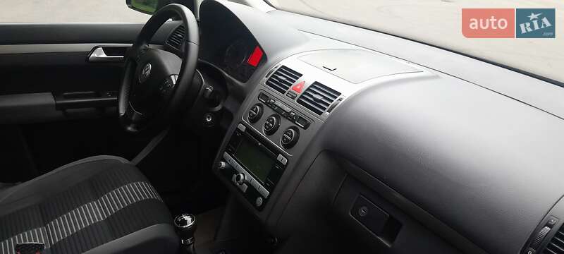 Мінівен Volkswagen Touran 2009 в Києві