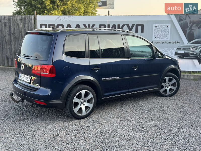Минивэн Volkswagen Touran 2011 в Сарнах