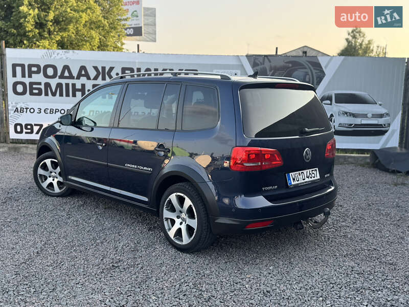 Минивэн Volkswagen Touran 2011 в Сарнах