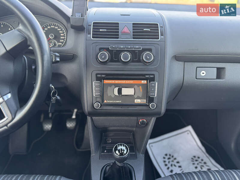 Минивэн Volkswagen Touran 2011 в Сарнах