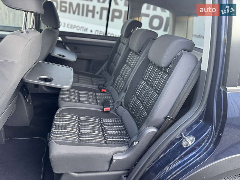 Минивэн Volkswagen Touran 2011 в Сарнах
